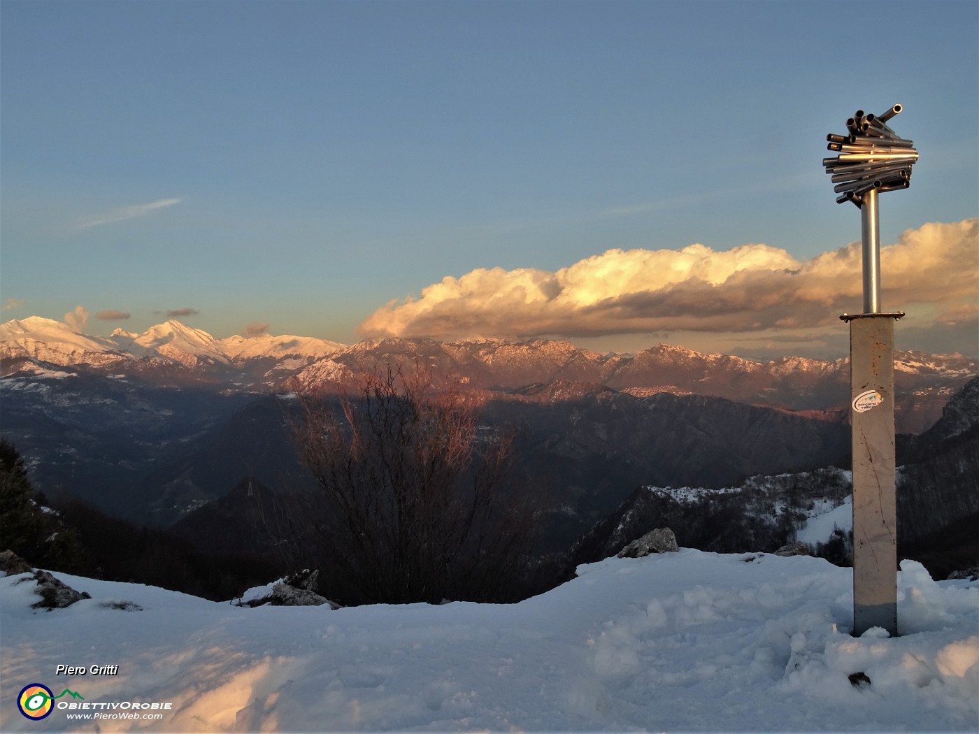87 Luci del tramonto sul Pizzo Cerro (1285 m).JPG